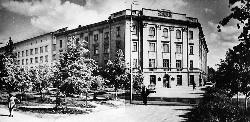 The building of the Institute, prospect Budennogo (since 1957).